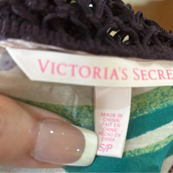 Victoria’s Secret Kimono,Cover Up, Shawl Size Small, Oversize Style Floral Print - Picture 5 of 7